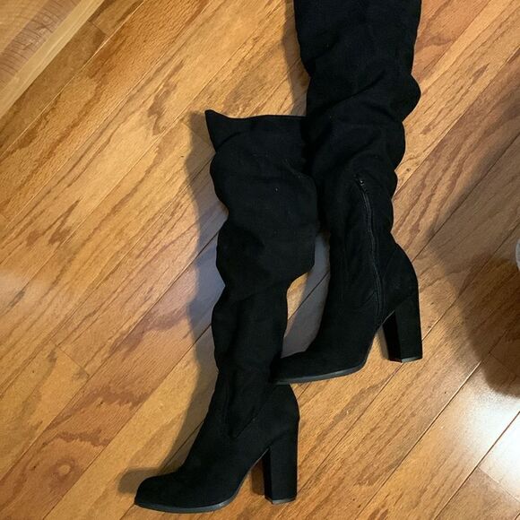 Madden Size 6 black faux suede boots - Picture 9 of 11